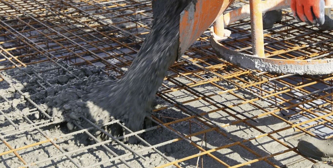 Professional concrete contractor pouring concrete foundation in Washington, UT